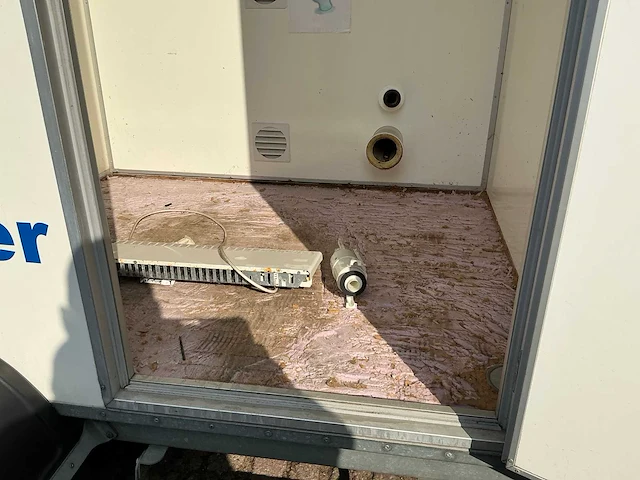 Mobiele badkamer - afbeelding 15 van  27