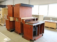 Mobiele barwand bestaande uit vijf units met breedte 120 cm, waarvan een ingericht als spoelunit en een als... - afbeelding 1 van  4