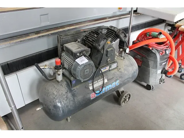 Mobiele compressor airmac type crm 103. met 100 liter tank. maximaal 8 bar. - afbeelding 2 van  3