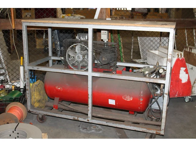 Mobiele compressor atlas copco, 380 volt, incl. transportkar. let op! werking onbekend. - afbeelding 1 van  1