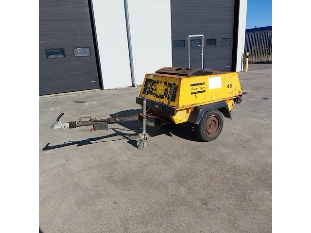 Mobiele compressor, atlas copco - afbeelding 1 van  30