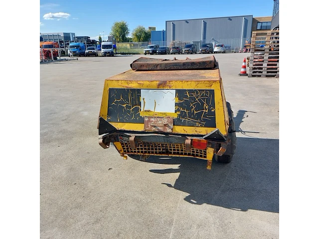 Mobiele compressor, atlas copco - afbeelding 28 van  30