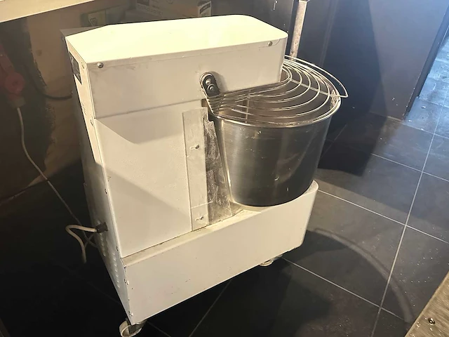Mobiele deegkneedmachine - afbeelding 2 van  7