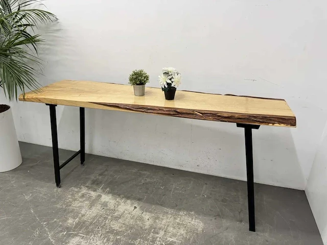 Mobiele epoxy boomstamtafel - afbeelding 1 van  7