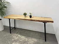 Mobiele epoxy boomstamtafel