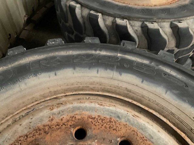 Mobiele graafmachine banden (4x) - afbeelding 4 van  7