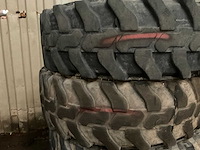 Mobiele graafmachine banden (4x) - afbeelding 6 van  7