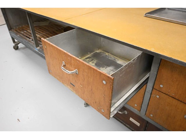Mobiele grondstoffen werkbank - afbeelding 4 van  6