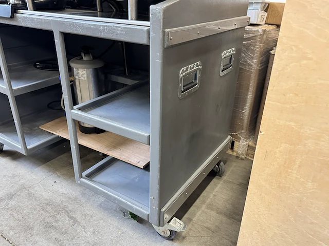 Mobiele horeca werktafel met rvs blad - afbeelding 4 van  6