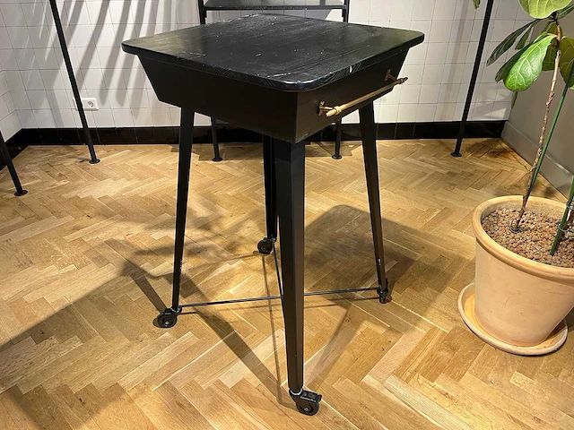 Mobiele houten schrijftafel met lade - afbeelding 1 van  6