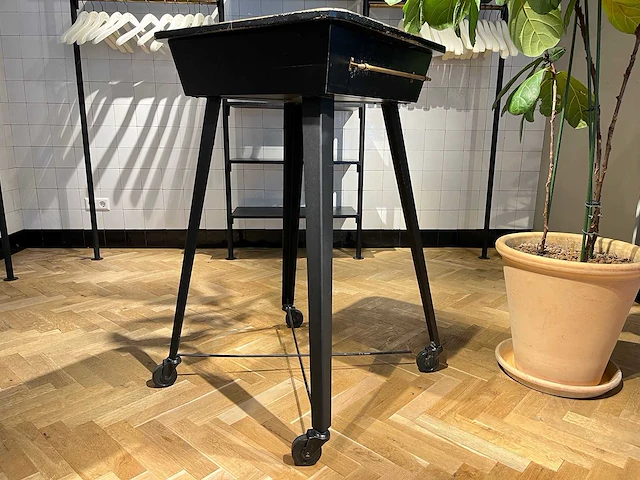 Mobiele houten schrijftafel met lade - afbeelding 1 van  7