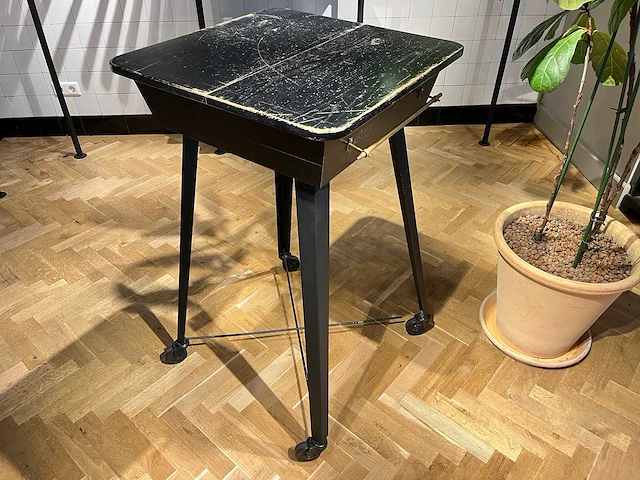 Mobiele houten schrijftafel met lade - afbeelding 3 van  7