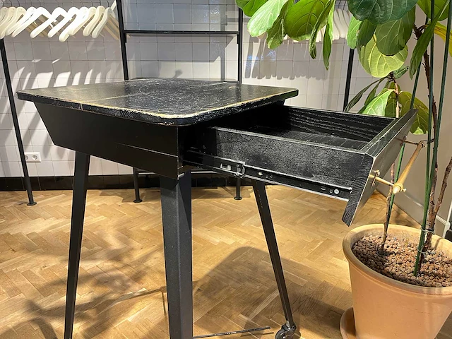 Mobiele houten schrijftafel met lade - afbeelding 4 van  7