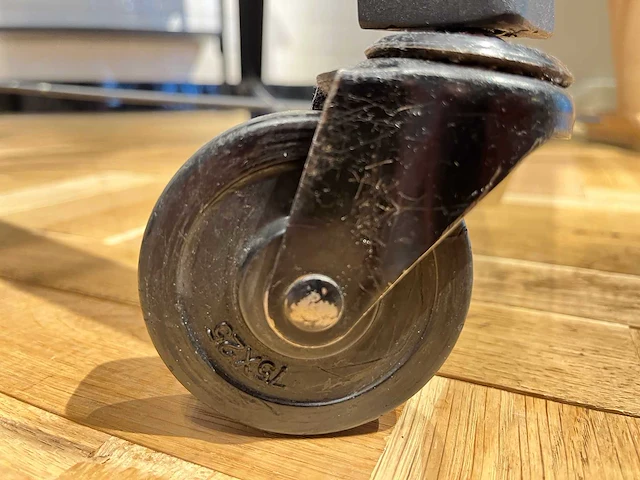 Mobiele houten schrijftafel met lade - afbeelding 6 van  7