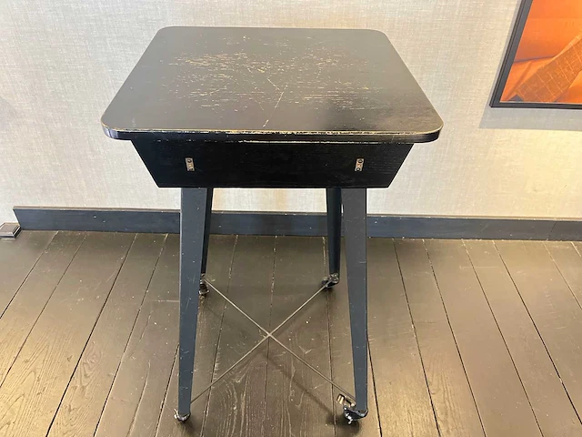 Mobiele houten schrijftafel met lade - afbeelding 4 van  8