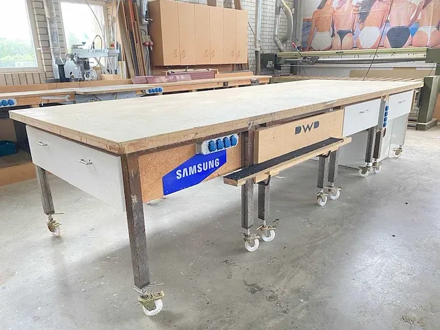 Mobiele houten werkbank - afbeelding 1 van  7
