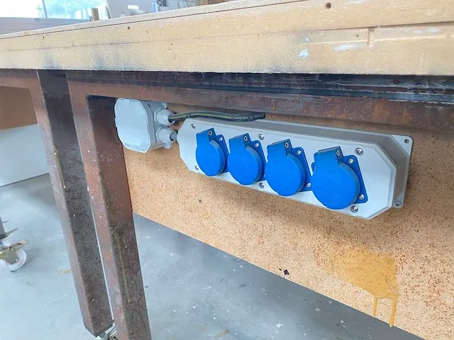 Mobiele houten werkbank - afbeelding 3 van  7