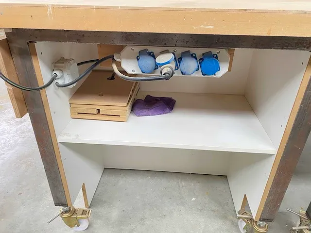 Mobiele houten werkbank - afbeelding 4 van  7