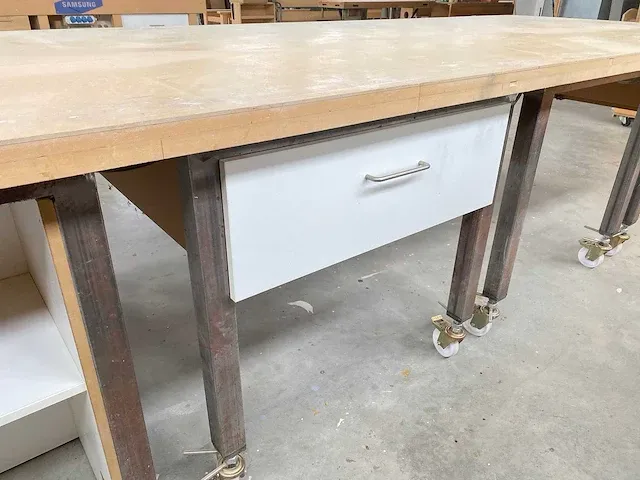 Mobiele houten werkbank - afbeelding 5 van  7