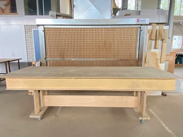 Mobiele houten werkbank - afbeelding 1 van  3