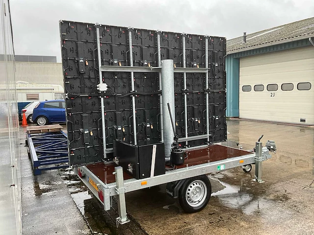 Mobiele led-wagen 3000x2000mm - p4.8 - scherm+wagen - afbeelding 9 van  15