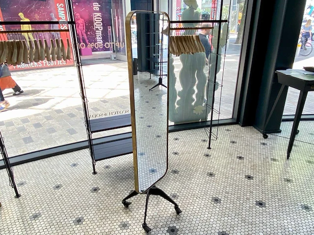 Mobiele passpiegel in messing lijst - afbeelding 1 van  3