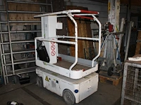 Mobiele personenlift nn. werking en compleetheid onbekend. - afbeelding 1 van  3