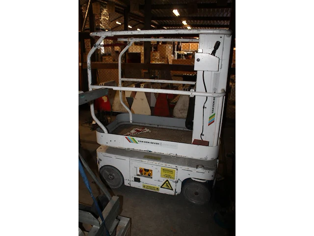 Mobiele personenlift nn. werking en compleetheid onbekend. - afbeelding 3 van  3