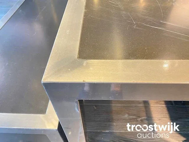 Mobiele presentatie tafel en twee mobiele banken met laden - afbeelding 2 van  7