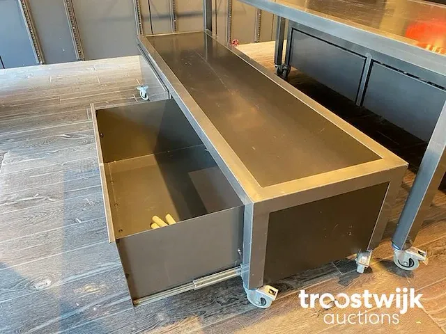 Mobiele presentatie tafel en twee mobiele banken met laden - afbeelding 4 van  7