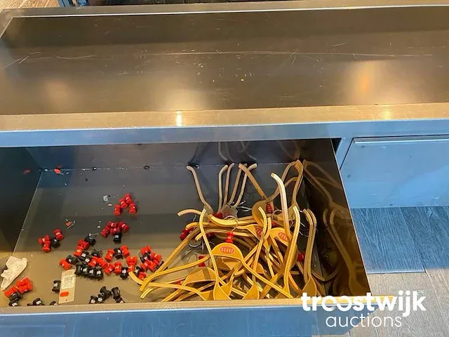 Mobiele presentatie tafel en twee mobiele banken met laden - afbeelding 5 van  7