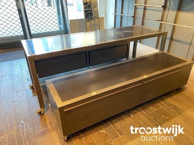 Mobiele presentatie tafel en twee mobiele banken met laden - afbeelding 7 van  7