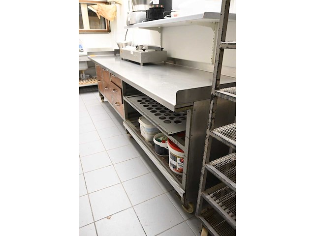 Mobiele rvs-stalen grondstoffen werkbank - afbeelding 2 van  4