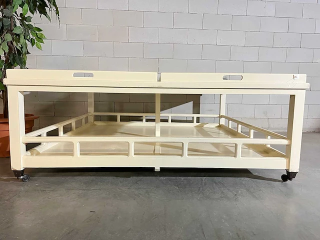 Mobiele salontafel met vier dienbladen - afbeelding 2 van  8