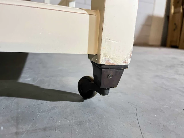 Mobiele salontafel met vier dienbladen - afbeelding 8 van  8