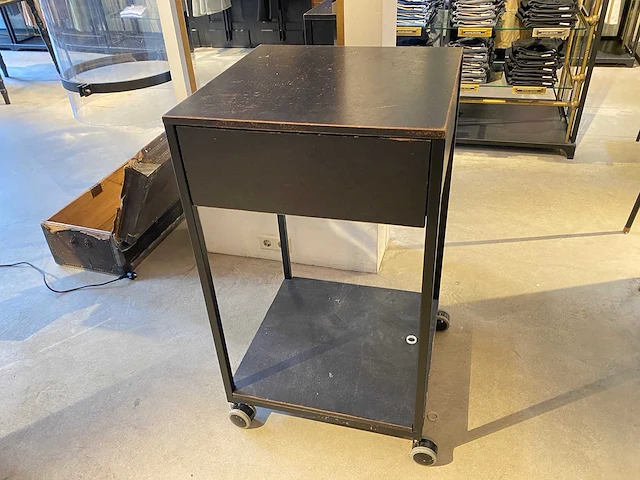 Mobiele schrijftafel met lade - afbeelding 1 van  2