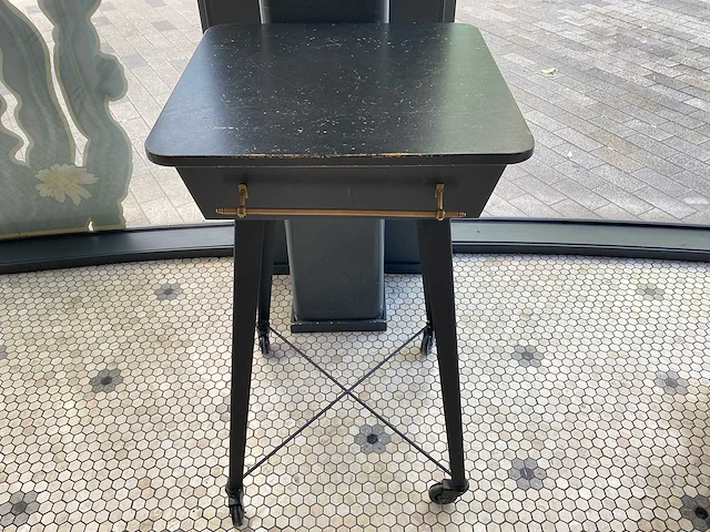 Mobiele schrijftafel met lade - afbeelding 1 van  2