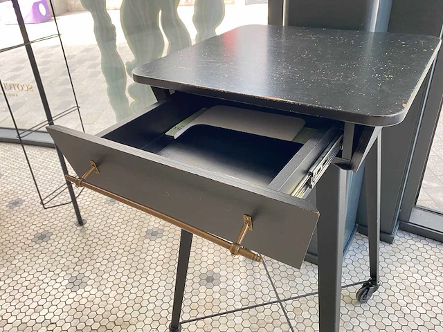 Mobiele schrijftafel met lade - afbeelding 2 van  2