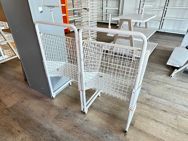 Mobiele stortmand met logo (2x) - afbeelding 3 van  3
