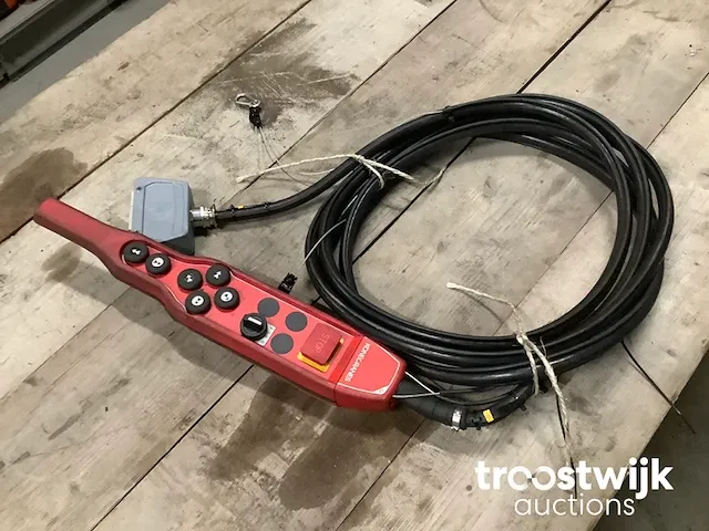 Mobiele torenkraan - afbeelding 1 van  3