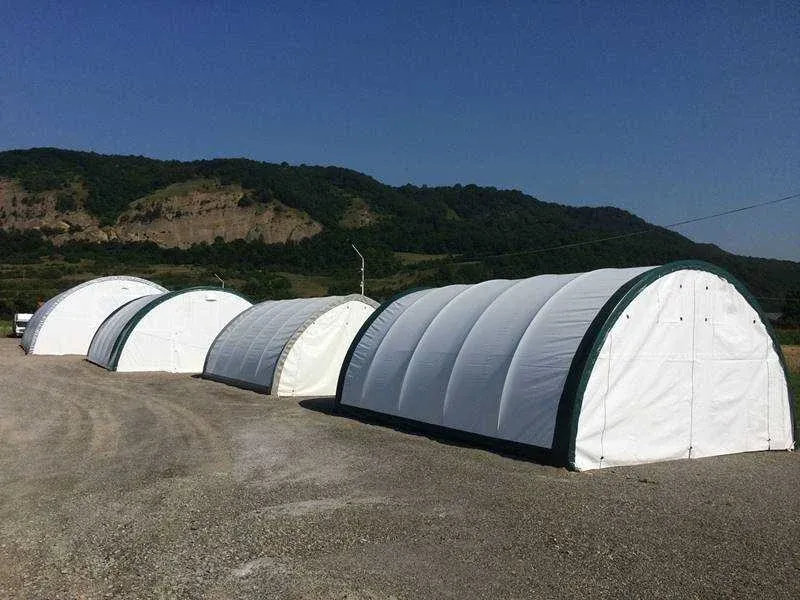Mobiele units, massagestoelen, stellingen en werkplaatsinventaris
