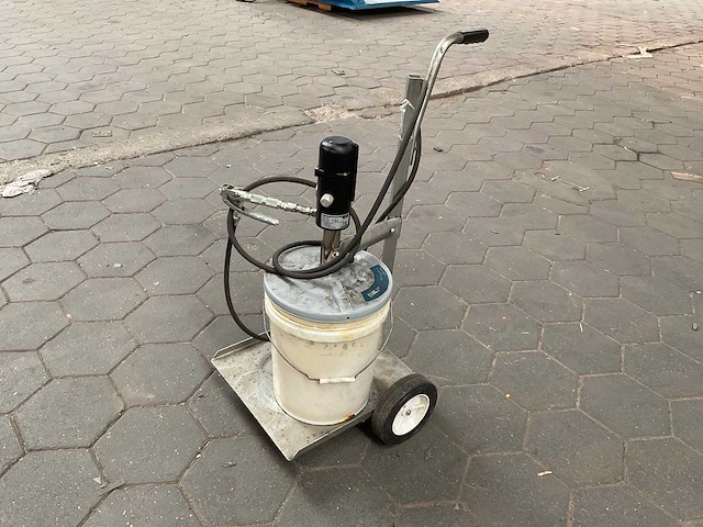 Mobiele vetpomp - afbeelding 1 van  6