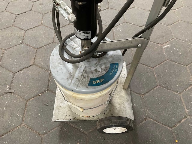 Mobiele vetpomp - afbeelding 5 van  6