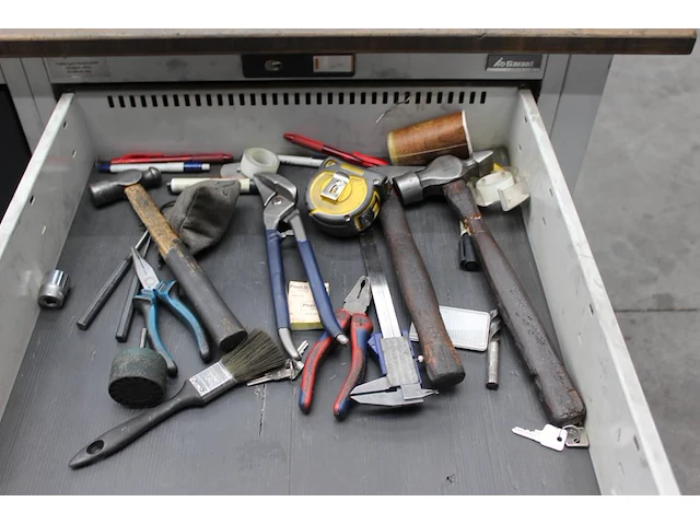 Mobiele werkbank garant afm. 125 x 75 x 95 cm, incl. gevuld met diverse gereedschap - afbeelding 2 van  5