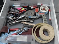 Mobiele werkbank garant afm. 125 x 75 x 95 cm, incl. gevuld met diverse gereedschap - afbeelding 3 van  5