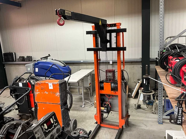 Mobiele werkplaatskraan - afbeelding 1 van  8