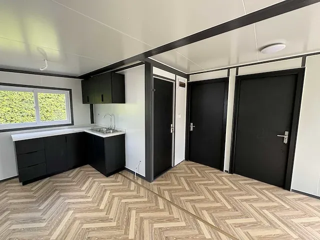 Mobiele woonunit / tiny house met twee slaapkamers en keuken 36m2 - afbeelding 10 van  55