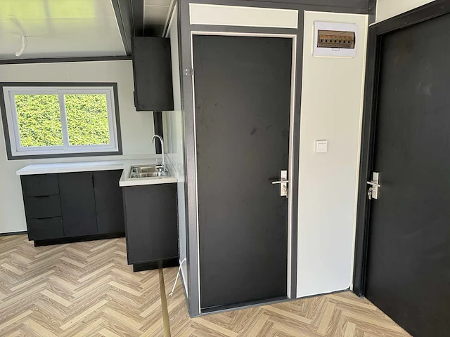 Mobiele woonunit / tiny house met twee slaapkamers en keuken 36m2 - afbeelding 25 van  56