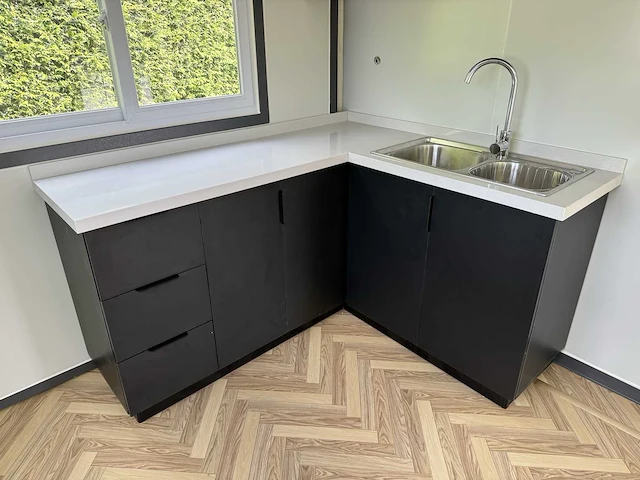 Mobiele woonunit / tiny house met twee slaapkamers en keuken 36m2 - afbeelding 28 van  56