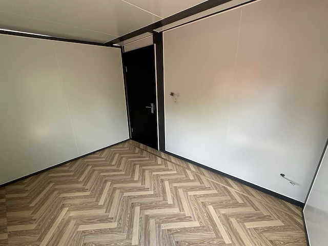 Mobiele woonunit / tiny house met twee slaapkamers en keuken 36m2 - afbeelding 33 van  56